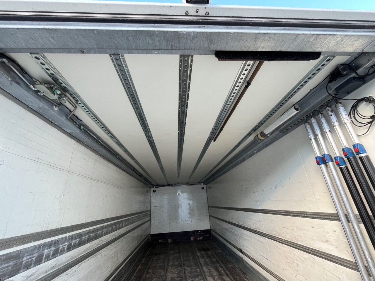 Camion pour le transport de boissons Mercedes-Benz Antos 1836 Klappwand Getränkekoffer beheizt: photos 32