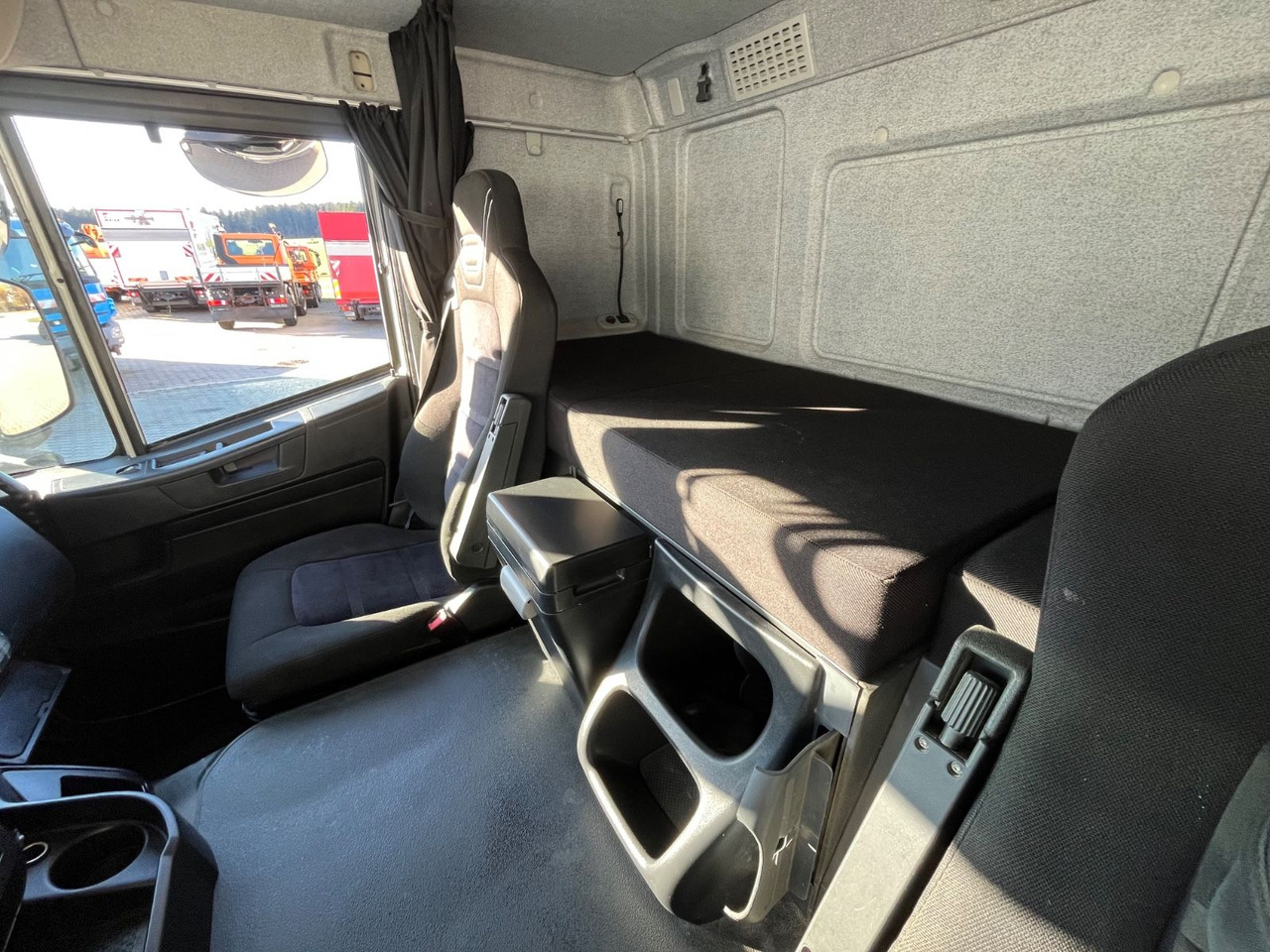 Camion pour le transport de boissons Mercedes-Benz Antos 1836 Klappwand Getränkekoffer beheizt: photos 30