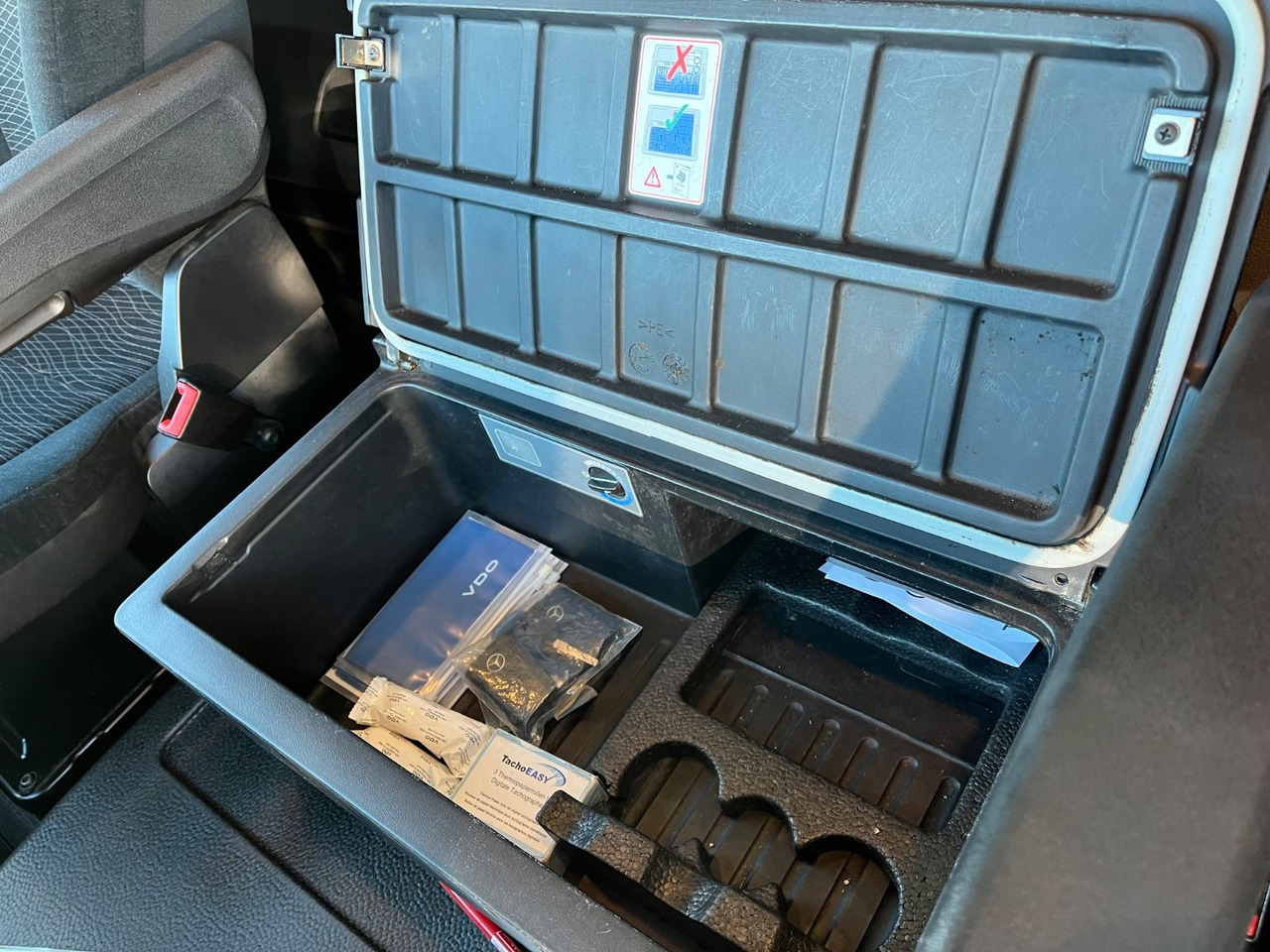 Camion pour le transport de boissons Mercedes-Benz Antos 1836 Klappwand Getränkekoffer beheizt: photos 25