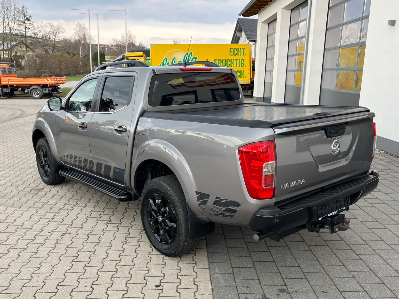 Nissan Navara NP300 N-Guard Double Cab 4x4 - SUV: photos 5 Nissan Navara NP300 N-Guard Double Cab 4x4 - SUV: photos 5