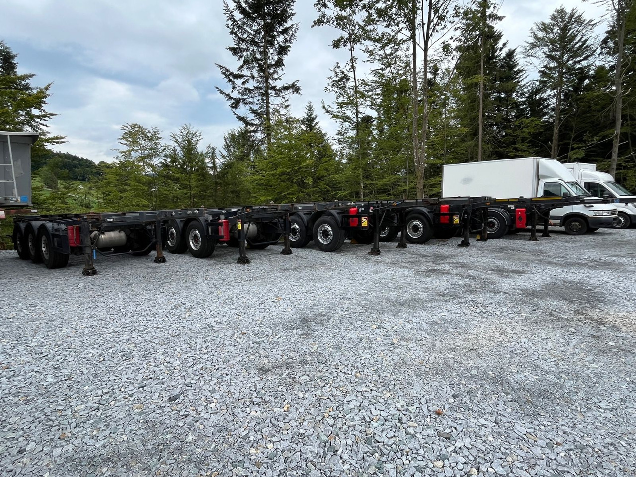 Schwarzmüller S1 R-Serie Tank Chassis ADR SAF Alufelgen - Semi-remorque porte-conteneur/ Caisse mobile: photos 1 Schwarzmüller S1 R-Serie Tank Chassis ADR SAF Alufelgen - Semi-remorque porte-conteneur/ Caisse mobile: photos 1