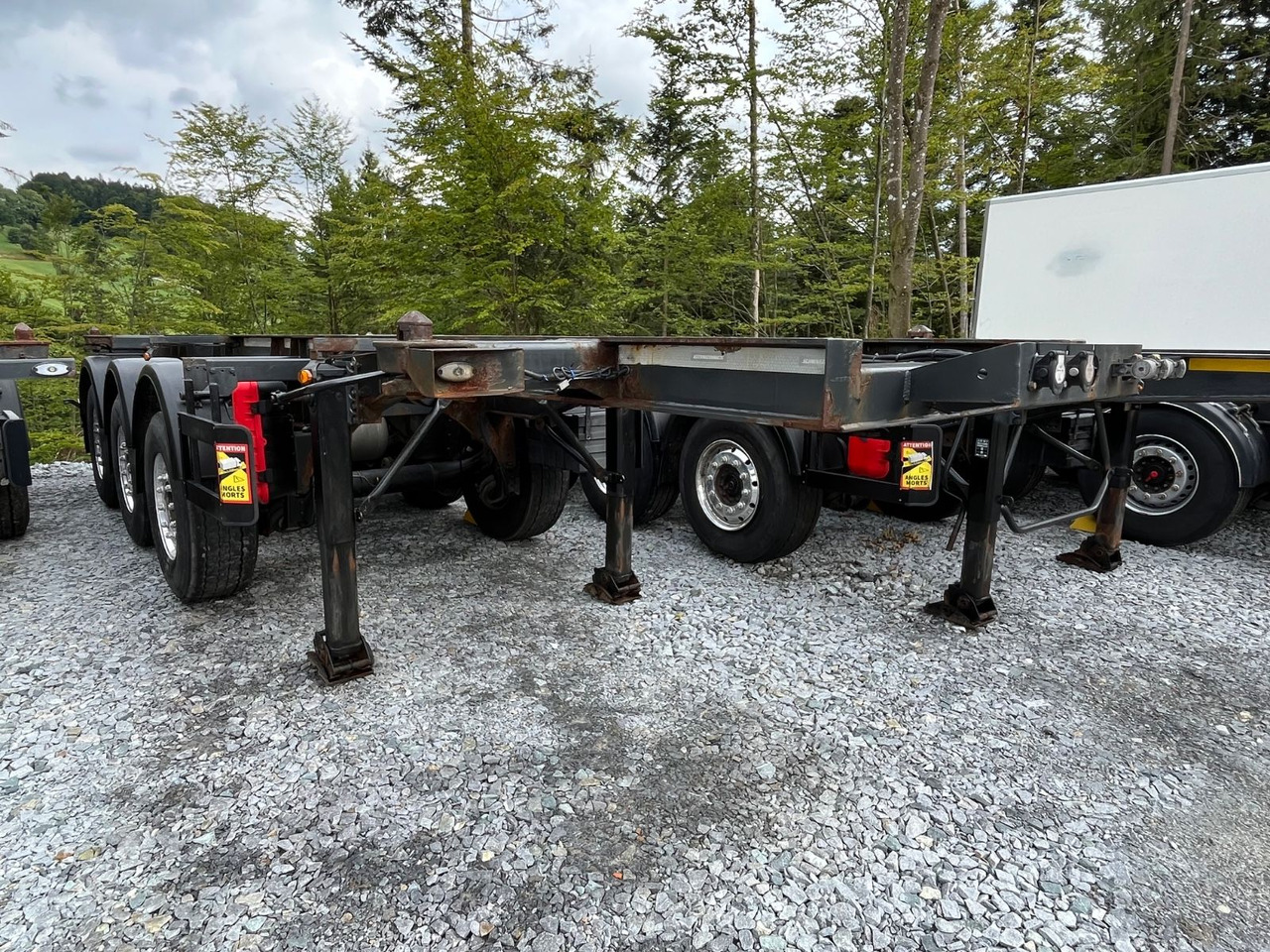 Schwarzmüller S1 R-Serie Tank Chassis ADR SAF Alufelgen - Semi-remorque porte-conteneur/ Caisse mobile: photos 1 Schwarzmüller S1 R-Serie Tank Chassis ADR SAF Alufelgen - Semi-remorque porte-conteneur/ Caisse mobile: photos 1
