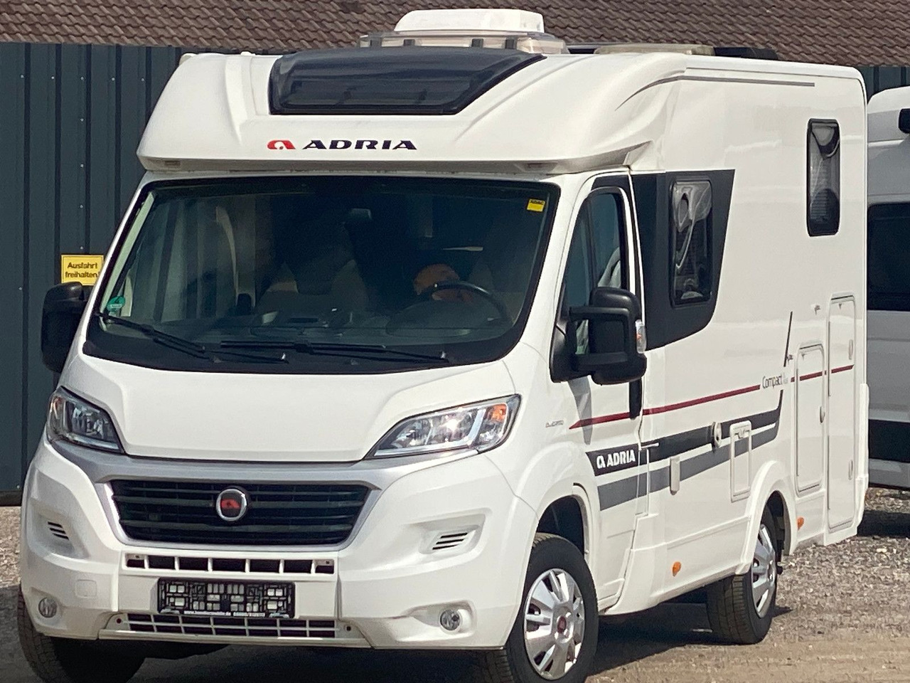 Adria Compact SL - Camping-car profilé: photos 4 Adria Compact SL - Camping-car profilé: photos 4