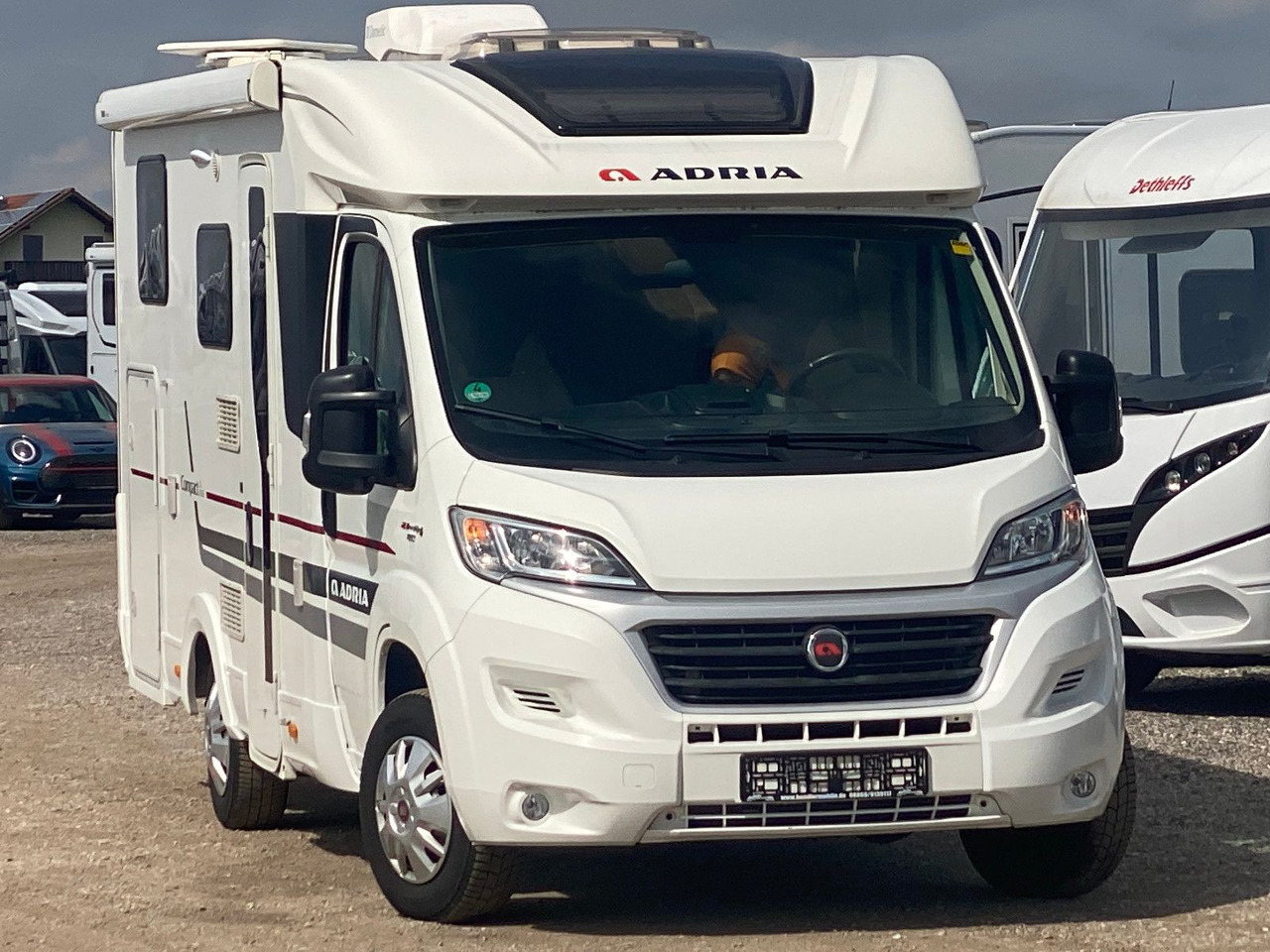 Adria Compact SL - Camping-car profilé: photos 1 Adria Compact SL - Camping-car profilé: photos 1