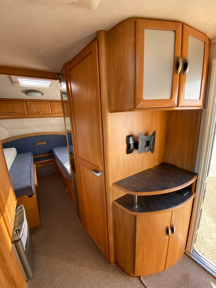 Caravane HYMER / ERIBA / HYMERCAR Nova 530 Swing mit Längsbetten und Moser, top Zu: photos 19
