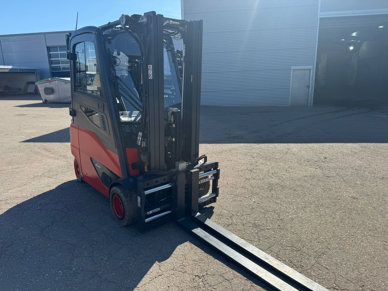 LINDE E20PHL-02 Elektro Triplex Kabine Heizung integriertes Ladegerät - Chariot élévateur électrique: photos 2 LINDE E20PHL-02 Elektro Triplex Kabine Heizung integriertes Ladegerät - Chariot élévateur électrique: photos 2