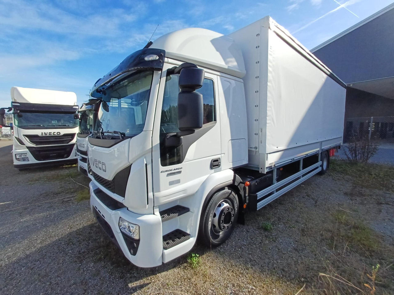 IVECO EuroCargo ML160E28/FP Pritsche Blache und Ladebord - Camion à rideaux coulissants: photos 1 IVECO EuroCargo ML160E28/FP Pritsche Blache und Ladebord - Camion à rideaux coulissants: photos 1