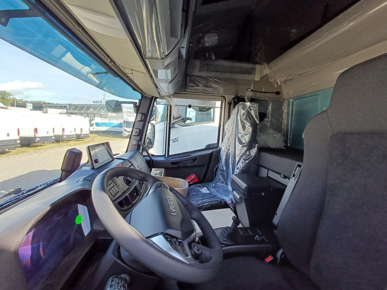 IVECO EuroCargo ML160E28/FP Pritsche Blache und Ladebord - Camion à rideaux coulissants: photos 3 IVECO EuroCargo ML160E28/FP Pritsche Blache und Ladebord - Camion à rideaux coulissants: photos 3
