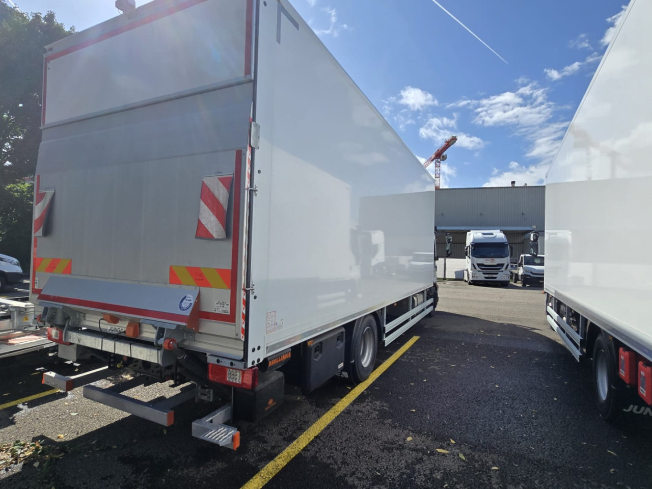 IVECO Eurocargo ML160E28/FP Koffer mit Ladebordwand - Camion fourgon: photos 3 IVECO Eurocargo ML160E28/FP Koffer mit Ladebordwand - Camion fourgon: photos 3