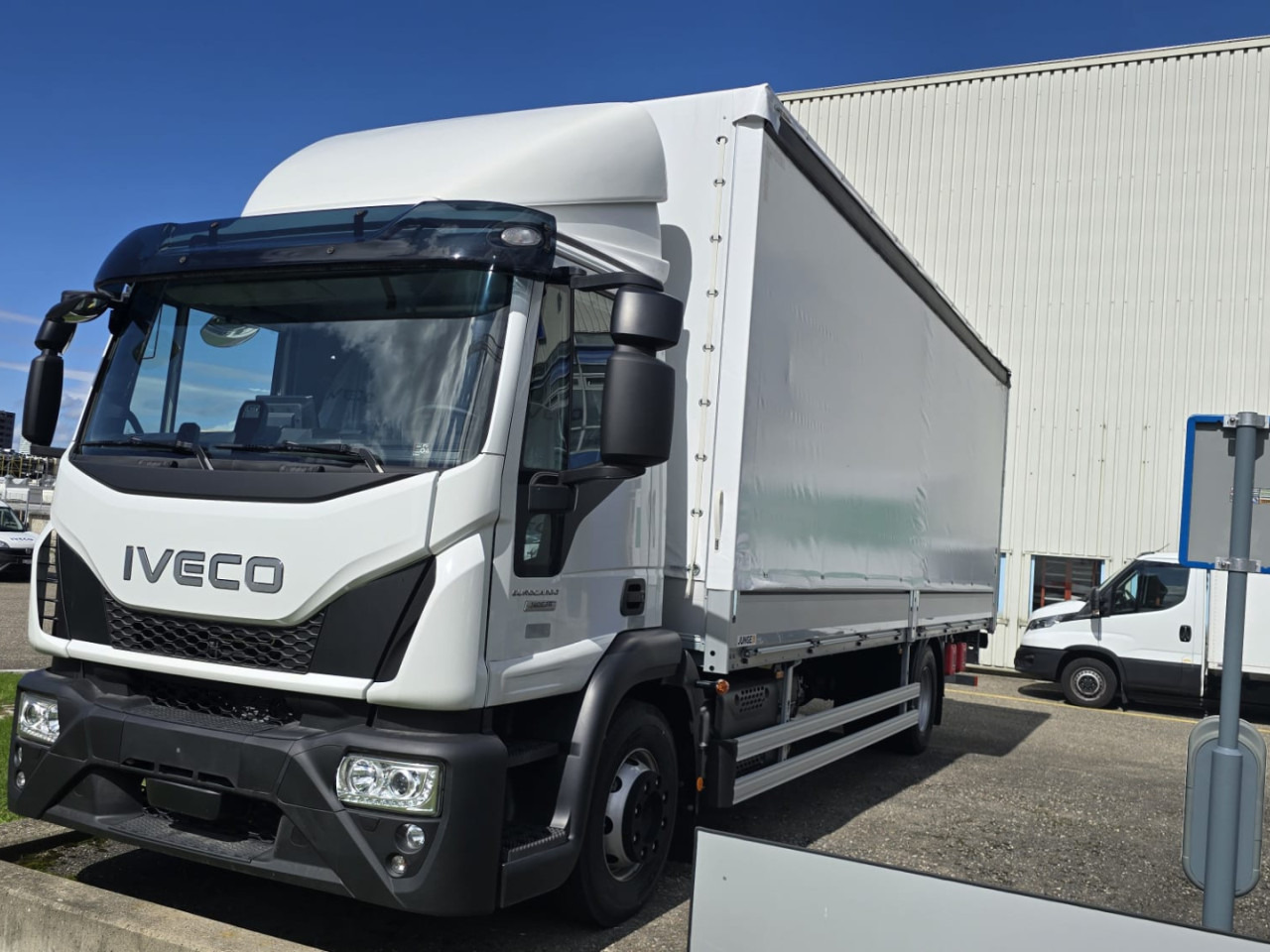 IVECO ML140E28/FP EuroCargo mit Pritsche Blache und LBW - Camion à rideaux coulissants: photos 3 IVECO ML140E28/FP EuroCargo mit Pritsche Blache und LBW - Camion à rideaux coulissants: photos 3