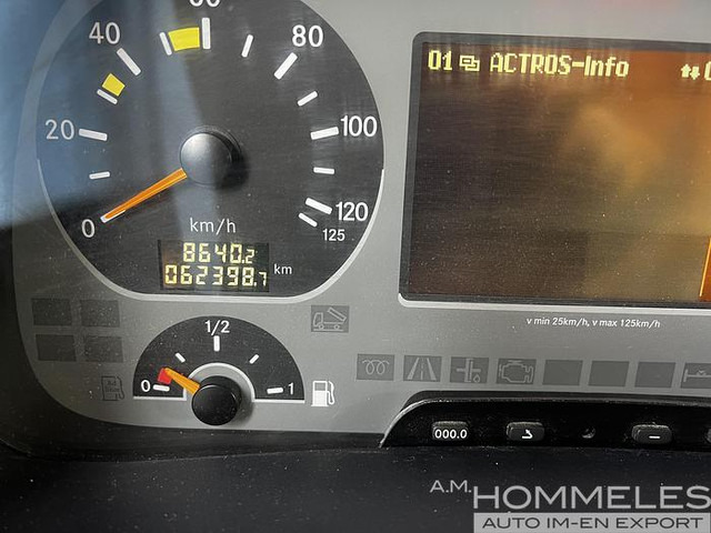 Bucher Municipal STKF 9500 4X4 - Balayeuse de voirie: photos 2 Bucher Municipal STKF 9500 4X4 - Balayeuse de voirie: photos 2