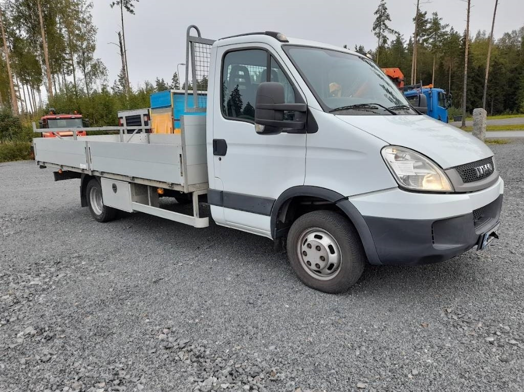 Iveco Daily 40 C18 automat - Utilitaire plateau: photos 3 Iveco Daily 40 C18 automat - Utilitaire plateau: photos 3