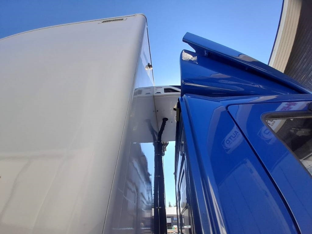 Camion frigorifique Mercedes-Benz Atego 821: photos 10