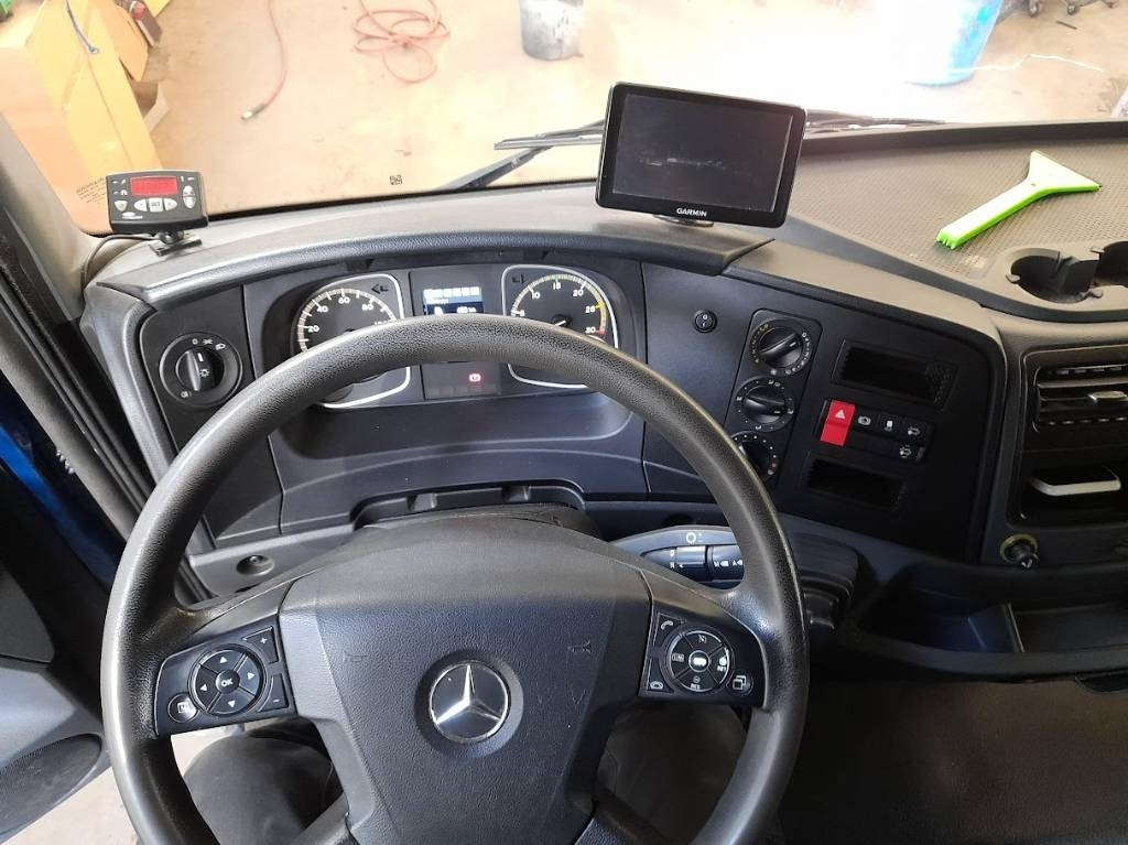 Camion frigorifique Mercedes-Benz Atego 821: photos 8