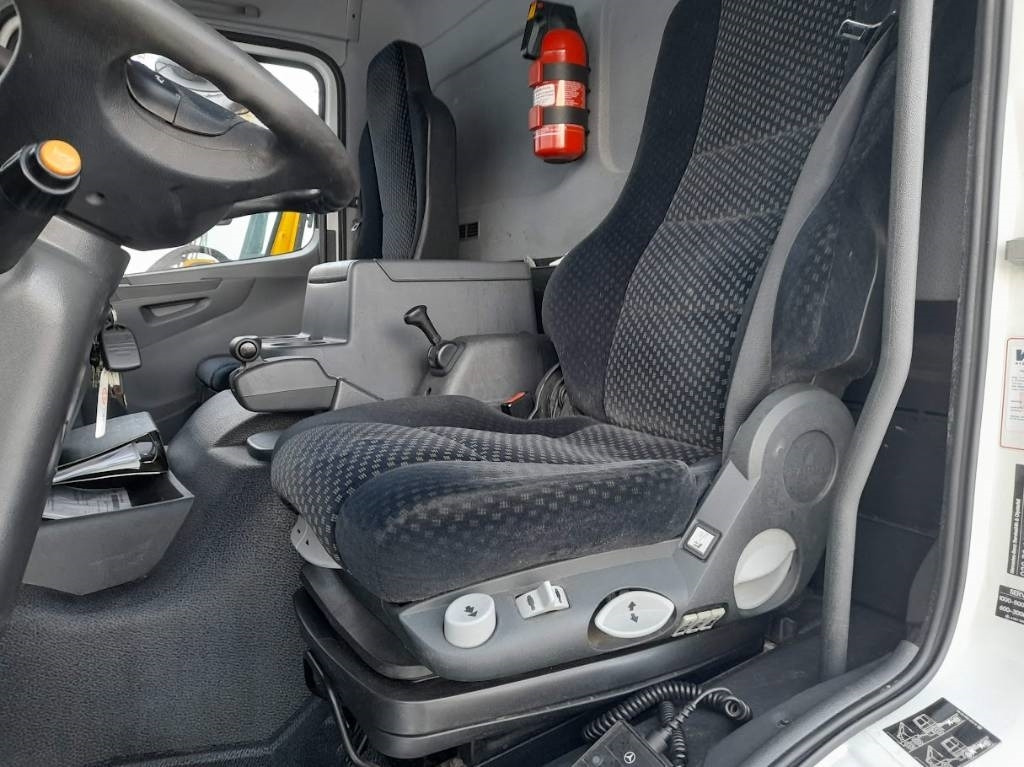 Mercedes-Benz Atego - Camion fourgon: photos 4 Mercedes-Benz Atego - Camion fourgon: photos 4