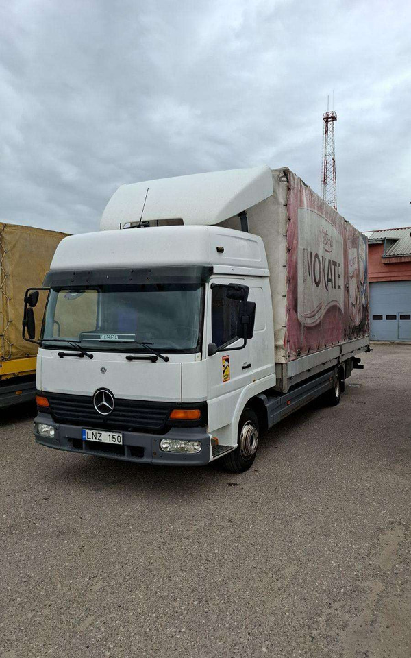 Mercedes-Benz 818 L - Camion à rideaux coulissants: photos 1 Mercedes-Benz 818 L - Camion à rideaux coulissants: photos 1