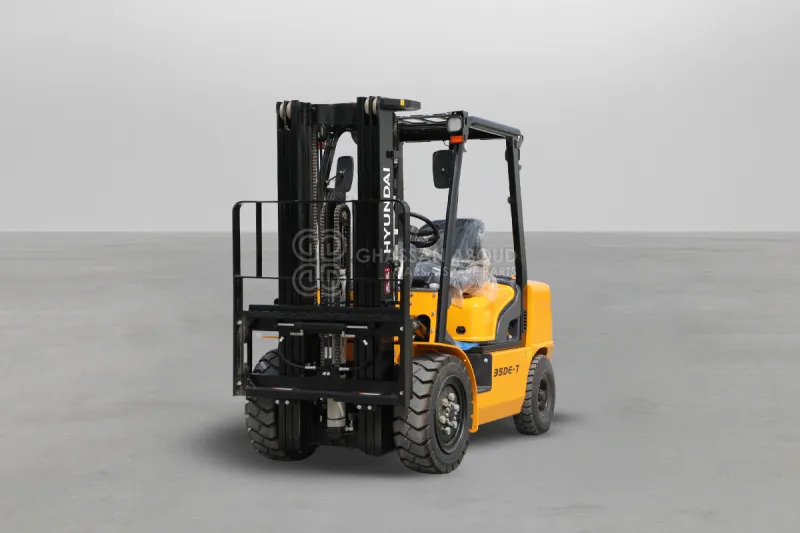 Hyundai Forklift 35DE-7 3.5 TONS DIESEL 3 STAGE - Chariot élévateur diesel: photos 1 Hyundai Forklift 35DE-7 3.5 TONS DIESEL 3 STAGE - Chariot élévateur diesel: photos 1