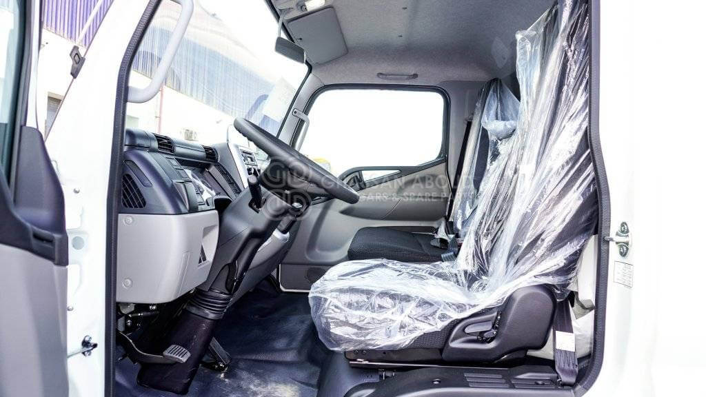 Photo d'intérieur 3: Châssis cabine MITSUBISHI CANTER CHASSIS PAYLOAD 5 TON APPROX SINGLE CAB WITH A/C 4X2 LIGHT DUTY MY2024