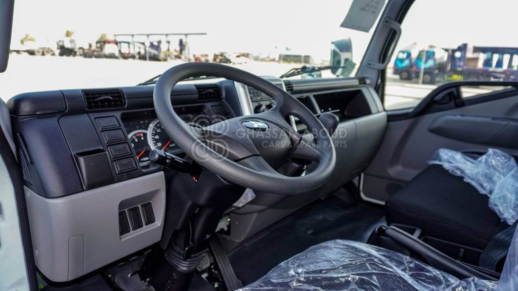 Photo d'intérieur 2: Châssis cabine MITSUBISHI CANTER CHASSIS PAYLOAD 5 TON APPROX SINGLE CAB WITH A/C 4X2 LIGHT DUTY MY2024