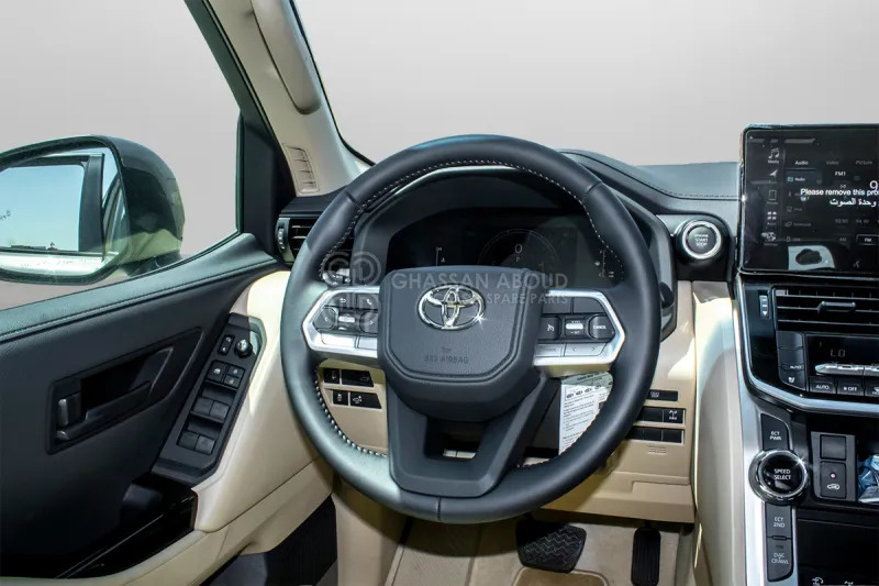 Toyota Land Cruiser 300 - SUV: photos 5 Toyota Land Cruiser 300 - SUV: photos 5