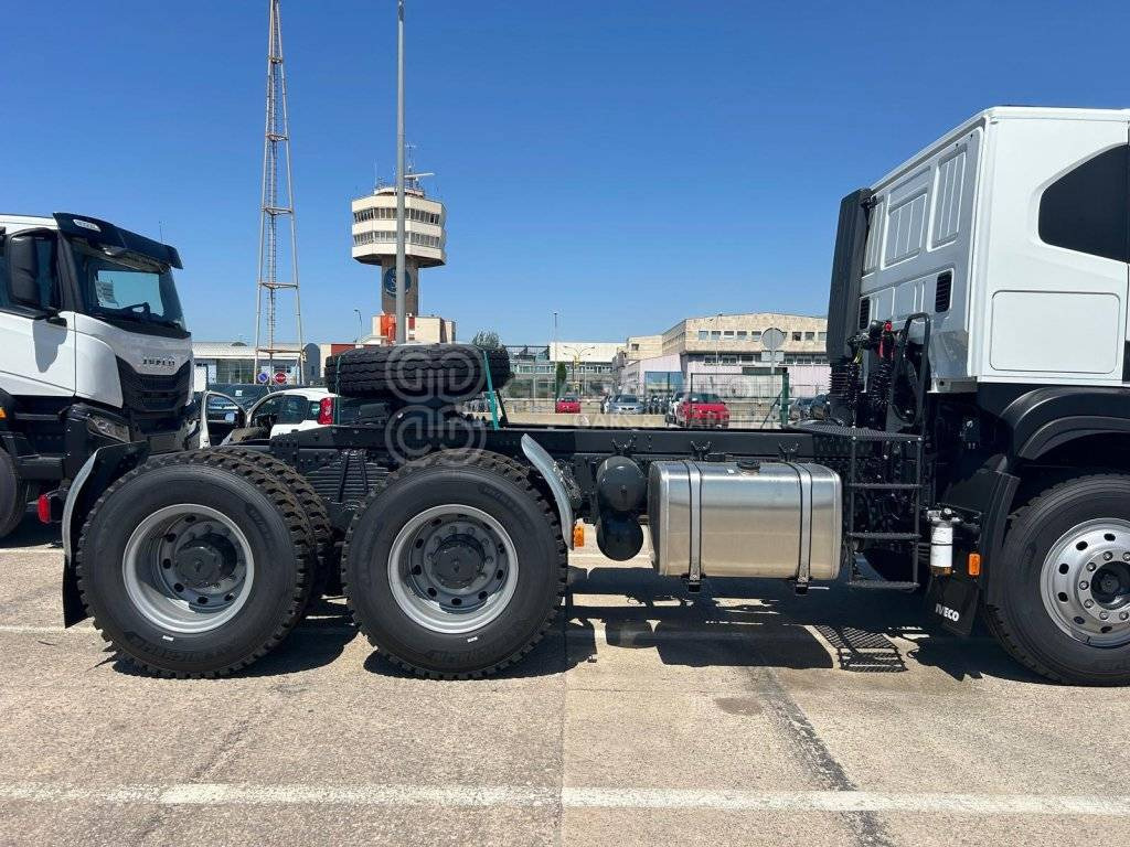 IVECO T-WAY Tractor 6×4 AT720T47TH GCW 120 Ton HP 470 MY25 - Tracteur routier: photos 5 IVECO T-WAY Tractor 6×4 AT720T47TH GCW 120 Ton HP 470 MY25 - Tracteur routier: photos 5