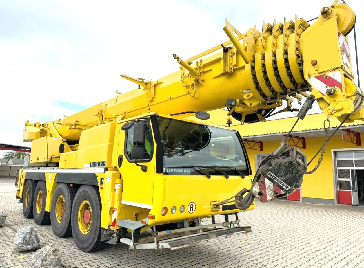 LIEBHERR LTM 1070-4.2 - Grue: photos 1 LIEBHERR LTM 1070-4.2 - Grue: photos 1