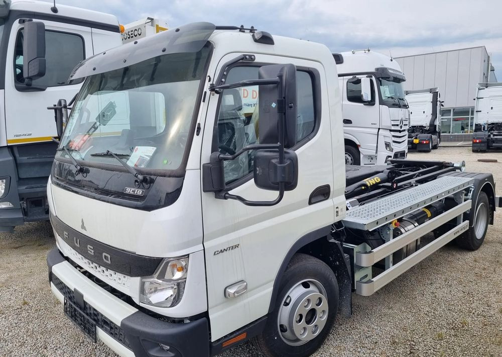 FUSO Canter 9c18AMT - Camion ampliroll: photos 3 FUSO Canter 9c18AMT - Camion ampliroll: photos 3