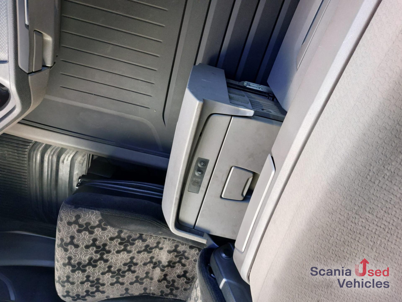 SCANIA R 410 A4x2NA Highline Hydraulik - Tracteur routier: photos 2 SCANIA R 410 A4x2NA Highline Hydraulik - Tracteur routier: photos 2