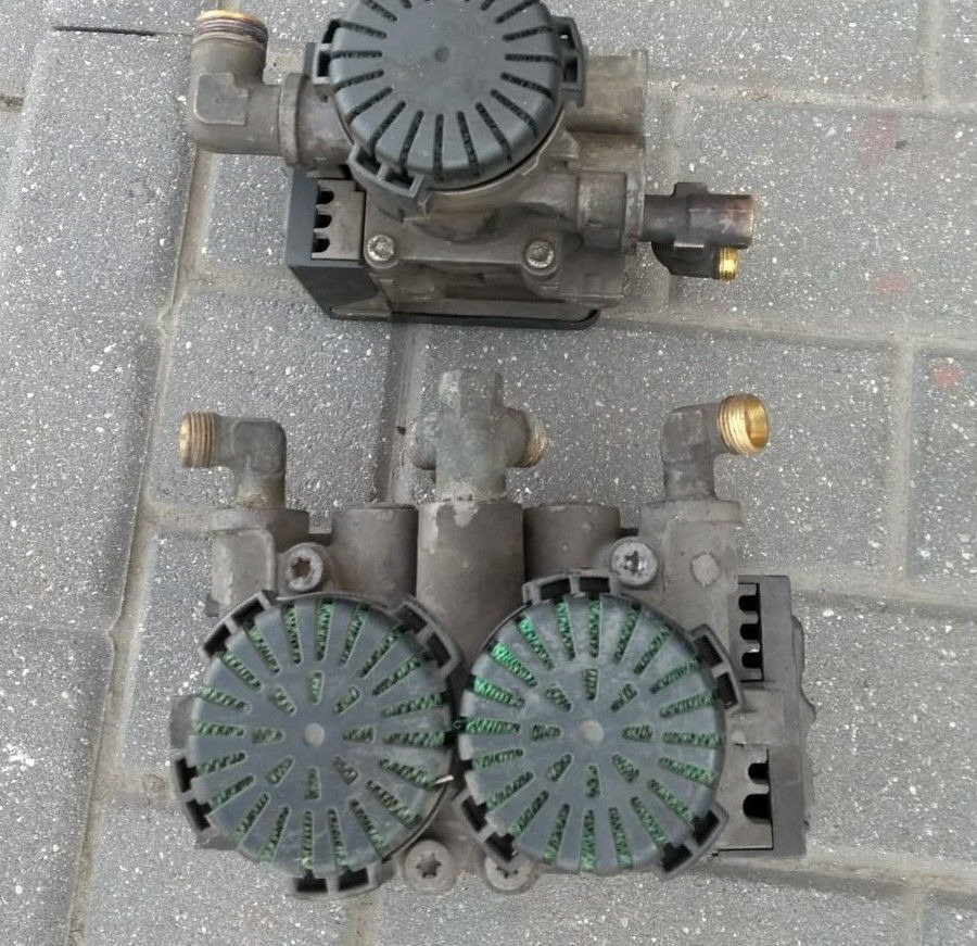 Knorr-Bremse SCANIA Scania - Valve de frein pour Camion: photos 1 Knorr-Bremse SCANIA Scania - Valve de frein pour Camion: photos 1