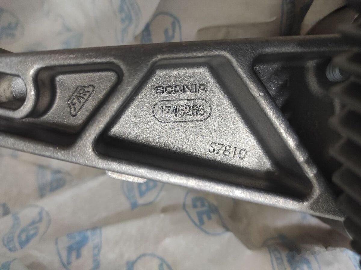 Scania 1746266 Scania truck - Pompe à huile pour Camion: photos 2 Scania 1746266 Scania truck - Pompe à huile pour Camion: photos 2