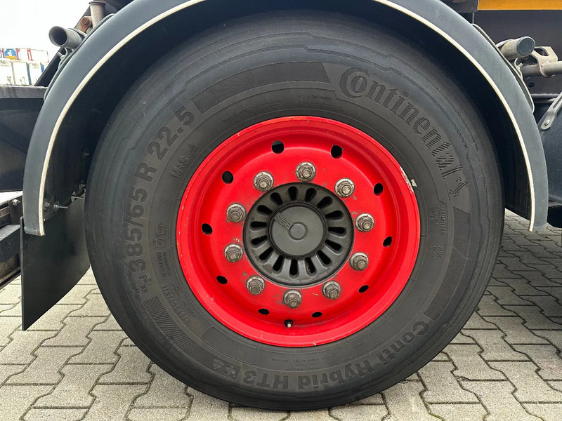 Semi-remorque porte-conteneur/ Caisse mobile Burg 20FT ADR (EX/II, EX/III, FL, AT) Chassis, Empty weight : 3.690kg, SAF INTRADISC, 2x Liftaxle, NL-chassis, APK/ADR: 06-2025: photos 12