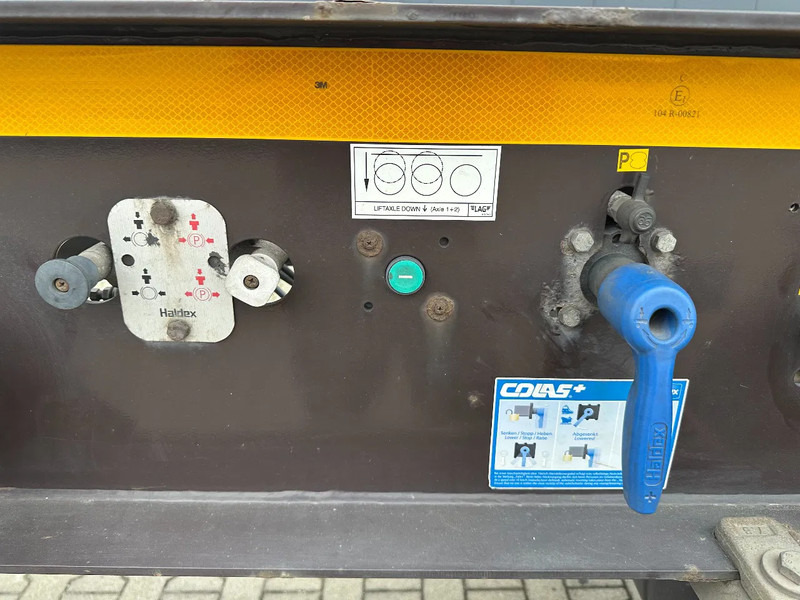 Semi-remorque porte-conteneur/ Caisse mobile Burg 20FT ADR (EX/II, EX/III, FL, AT) Chassis, Empty weight : 3.690kg, SAF INTRADISC, 2x Liftaxle, NL-chassis, APK/ADR: 06-2025: photos 13