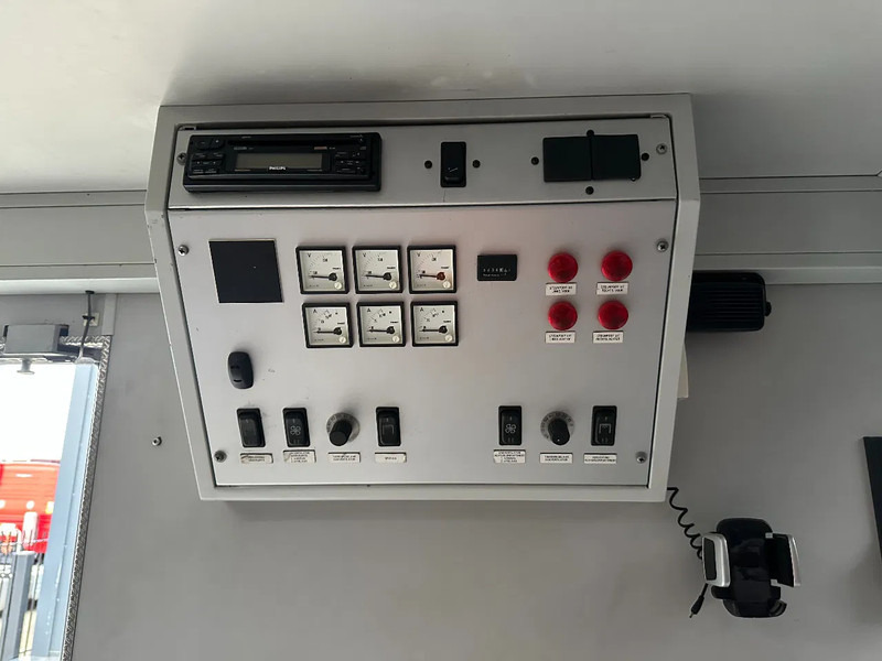 Scania P230 TOP: multifunct. ruimte met airco (camper?), 22kVA generator, hydr. steunpoten, beloopbaar dak, keuken, APK 10-2026 en leasing occasion Scania P230 TOP: multifunct. ruimte met airco (camper?), 22kVA generator, hydr. steunpoten, beloopbaar dak, keuken, APK 10-2026: photos 15