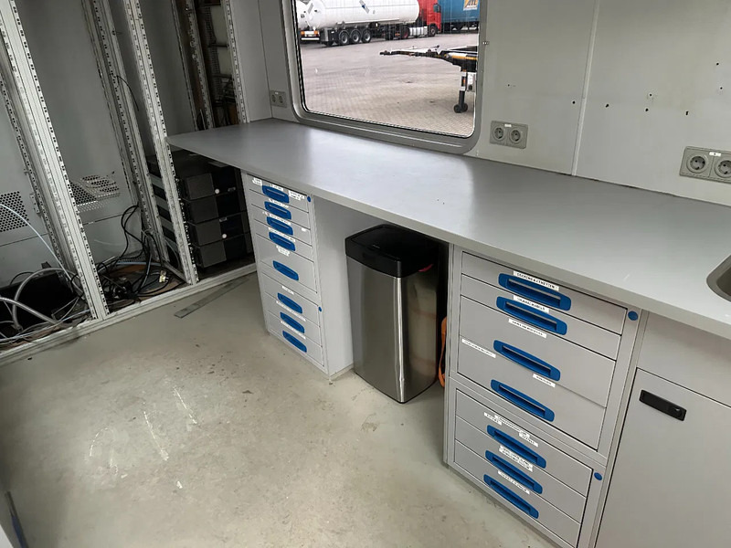 Scania P230 TOP: multifunct. ruimte met airco (camper?), 22kVA generator, hydr. steunpoten, beloopbaar dak, keuken, APK 10-2026 en leasing occasion Scania P230 TOP: multifunct. ruimte met airco (camper?), 22kVA generator, hydr. steunpoten, beloopbaar dak, keuken, APK 10-2026: photos 10