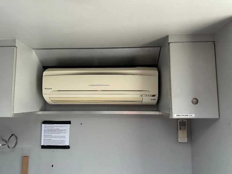 Scania P230 TOP: multifunct. ruimte met airco (camper?), 22kVA generator, hydr. steunpoten, beloopbaar dak, keuken, APK 10-2026 en leasing occasion Scania P230 TOP: multifunct. ruimte met airco (camper?), 22kVA generator, hydr. steunpoten, beloopbaar dak, keuken, APK 10-2026: photos 8