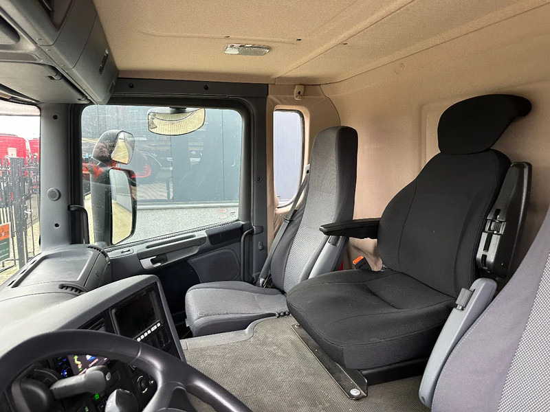 Scania P230 TOP: multifunct. ruimte met airco (camper?), 22kVA generator, hydr. steunpoten, beloopbaar dak, keuken, APK 10-2026 en leasing occasion Scania P230 TOP: multifunct. ruimte met airco (camper?), 22kVA generator, hydr. steunpoten, beloopbaar dak, keuken, APK 10-2026: photos 19