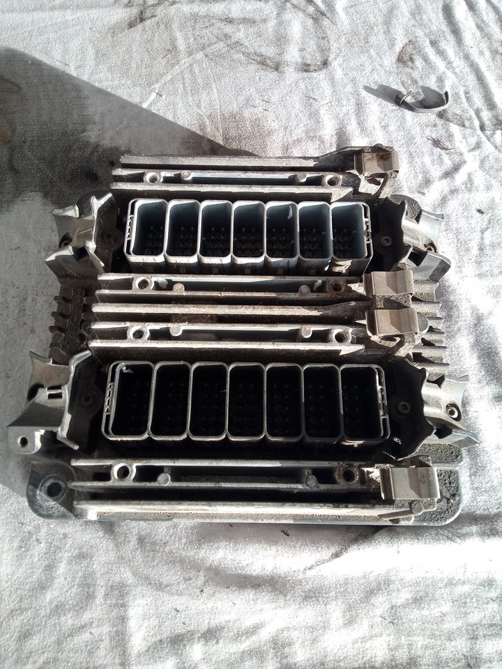 EDC Scania R450 DC13115 2330863 - Bloc de gestion pour Camion: photos 2 EDC Scania R450 DC13115 2330863 - Bloc de gestion pour Camion: photos 2