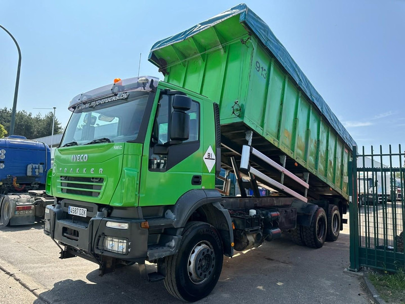 Iveco TRAKKER 310 6x4 STEEL TIPPER / KIPPER 35m³ - MANUAL ZF - BIG AXLES / HUB REDUCTION - STEEL SPRING / BLATT / LAMES - Camion benne: photos 3 Iveco TRAKKER 310 6x4 STEEL TIPPER / KIPPER 35m³ - MANUAL ZF - BIG AXLES / HUB REDUCTION - STEEL SPRING / BLATT / LAMES - Camion benne: photos 3