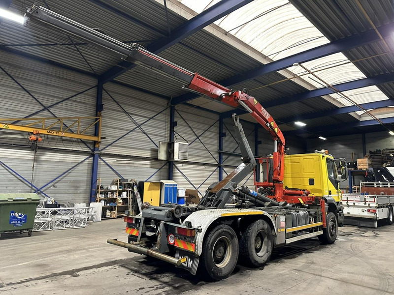 Iveco TRAKKER 350 6x4 HOOKLIFT + CRANE FASSI F120.22 (5/6 F) - *342.000km* - STEEL SPRING / BIG AXLES - AS TRONIC AUTOMATIC GEARBOX - Camion ampliroll, Camion grue: photos 5 Iveco TRAKKER 350 6x4 HOOKLIFT + CRANE FASSI F120.22 (5/6 F) - *342.000km* - STEEL SPRING / BIG AXLES - AS TRONIC AUTOMATIC GEARBOX - Camion ampliroll, Camion grue: photos 5