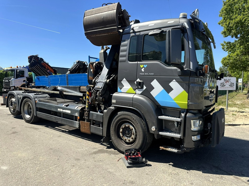 MAN TGS 26.320 6X2-4 BL EEV + CRANE EPSILON Q170Z95TR + GRABBER - LIFT/STEERING AXLE - *266.000km* - NL TRUCK - Camion ampliroll, Camion grue: photos 2 MAN TGS 26.320 6X2-4 BL EEV + CRANE EPSILON Q170Z95TR + GRABBER - LIFT/STEERING AXLE - *266.000km* - NL TRUCK - Camion ampliroll, Camion grue: photos 2
