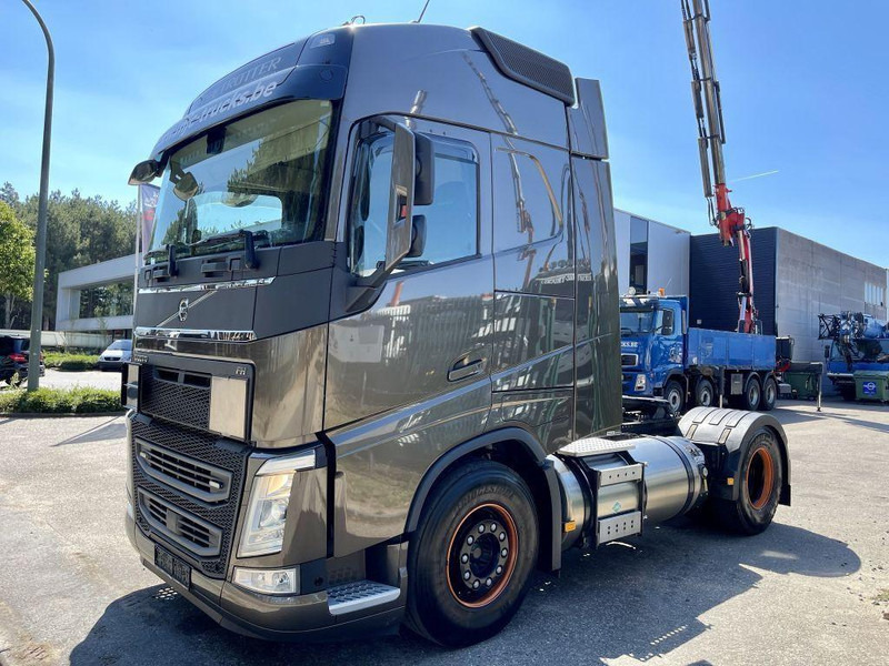 Volvo FH 460 LNG GAS ADR - ACC - Dynamic Steering - I-park Cool - Lane Keeping Support - collision warning - leather - ... BE Truck - Tracteur routier: photos 3 Volvo FH 460 LNG GAS ADR - ACC - Dynamic Steering - I-park Cool - Lane Keeping Support - collision warning - leather - ... BE Truck - Tracteur routier: photos 3
