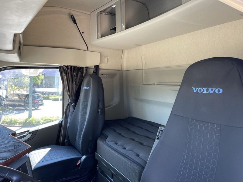 Tracteur routier Volvo FH 460 LNG GAS ADR - ACC + Dynamic Steering - I-park Cool - Lane Keeping Support - collision warning - leather - ... BE Truck: photos 12 Tracteur routier Volvo FH 460 LNG GAS ADR - ACC + Dynamic Steering - I-park Cool - Lane Keeping Support - collision warning - leather - ... BE Truck: photos 12