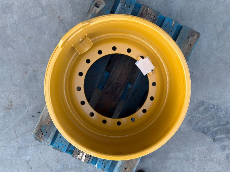 Cat 17.00-25/1.7 RIM for 20.5 x 25 - CAT 938M - Pneus et jantes pour Engins de chantier: photos 2 Cat 17.00-25/1.7 RIM for 20.5 x 25 - CAT 938M - Pneus et jantes pour Engins de chantier: photos 2