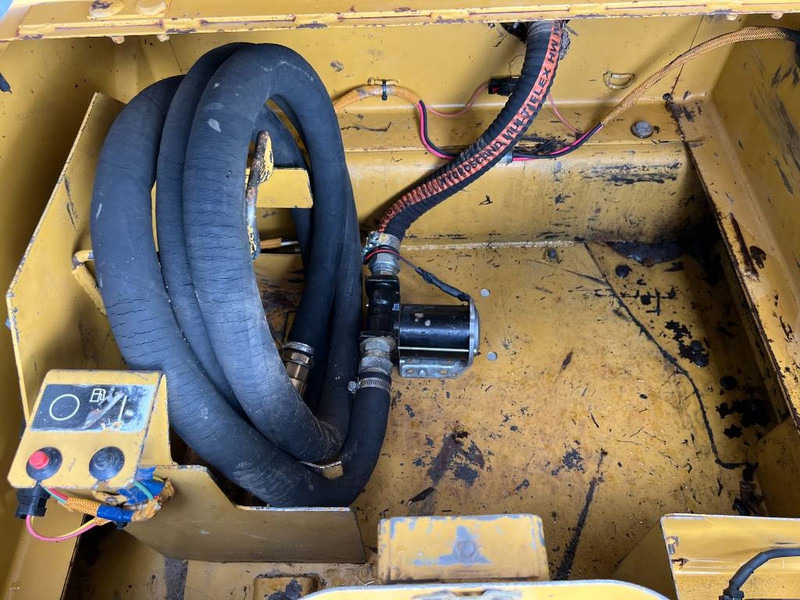 Pelle sur chenille Cat 320D L: photos 16