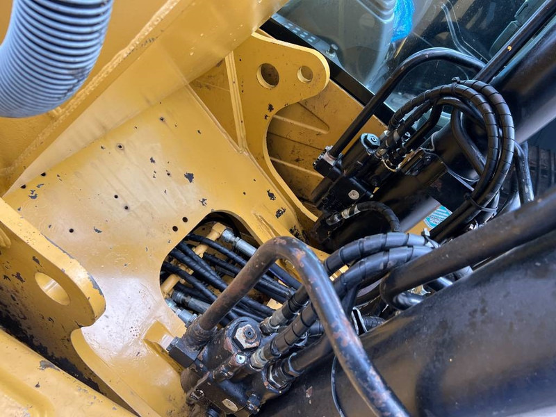 Pelle sur chenille Cat 320D L: photos 17