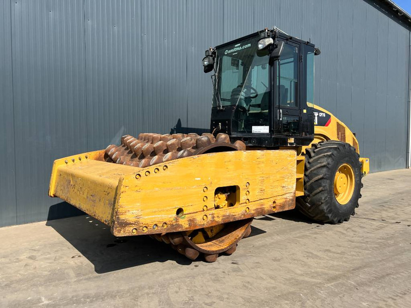 Compacteur Cat CP76