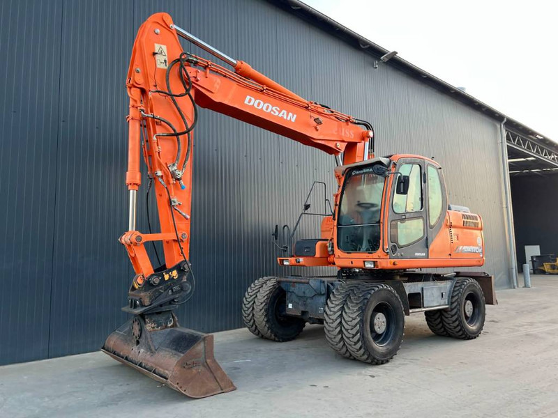 Pelle sur pneus Doosan DX170W