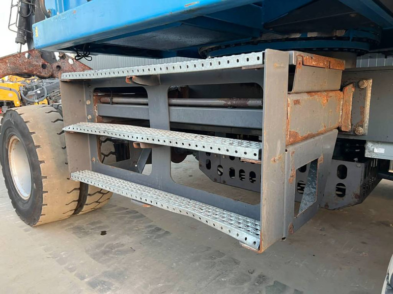 Pelle de manutention pour transport de déchets Fuchs MHL454: photos 16