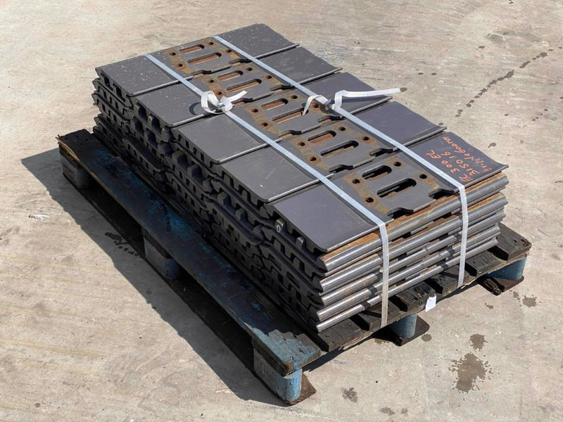 Hitachi EX270 / EX300 / EX310 Shoes/Pads - Frame/ Châssis pour Engins de chantier: photos 2 Hitachi EX270 / EX300 / EX310 Shoes/Pads - Frame/ Châssis pour Engins de chantier: photos 2