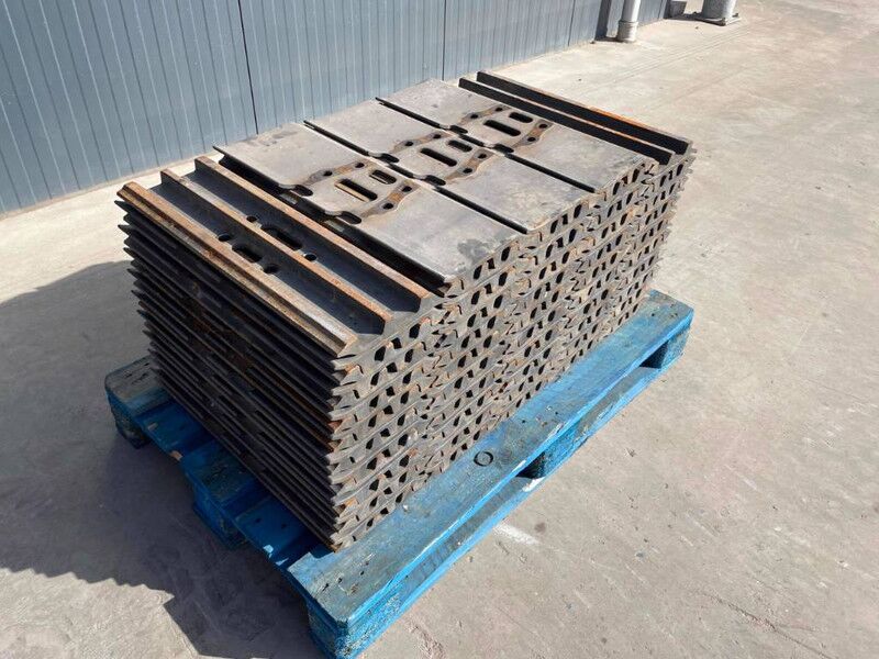 Hyundai R210 / R215 / R220 / R235 / R250 / R260 - Frame/ Châssis pour Engins de chantier: photos 1 Hyundai R210 / R215 / R220 / R235 / R250 / R260 - Frame/ Châssis pour Engins de chantier: photos 1